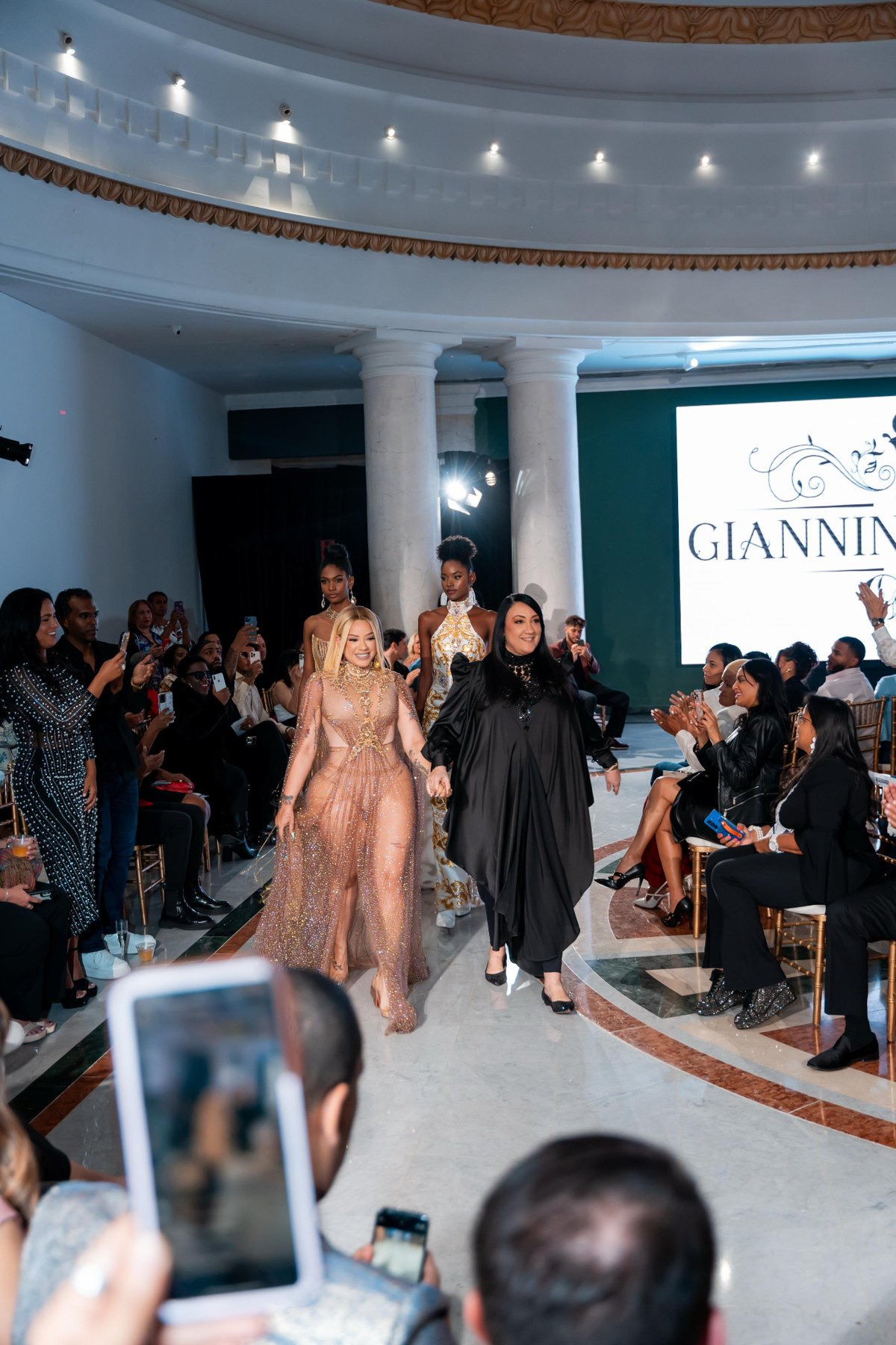 La Insuperable × Giannina Azar